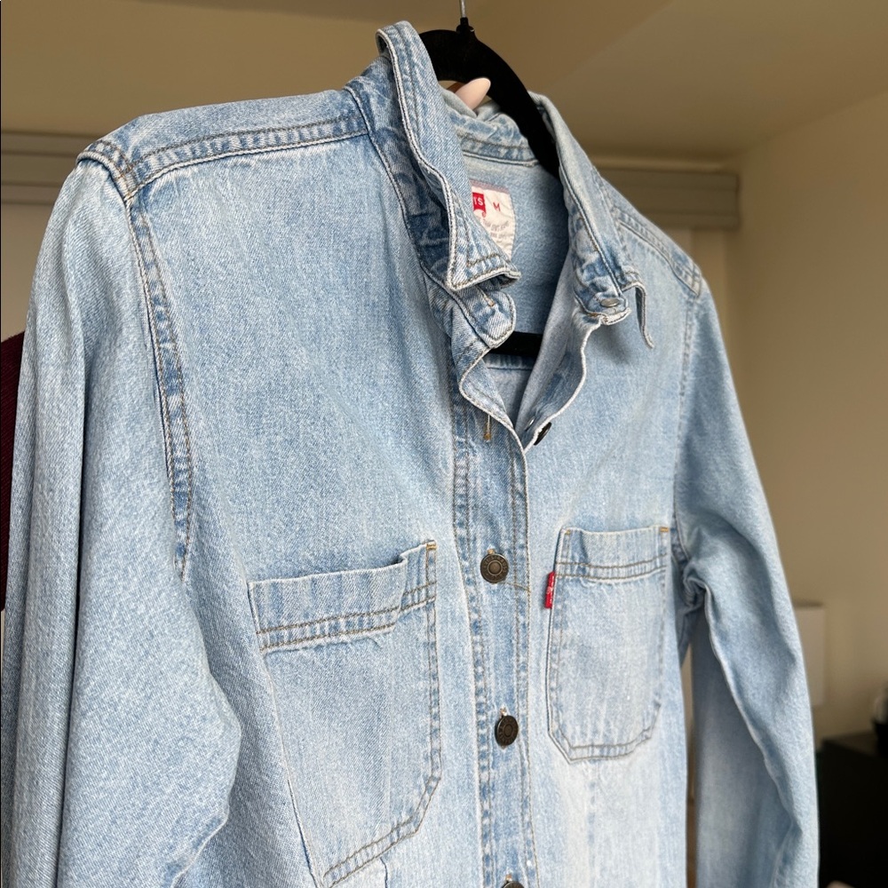 Levi's Classic Light Blue Denim Shirt - Picture 3 of 10